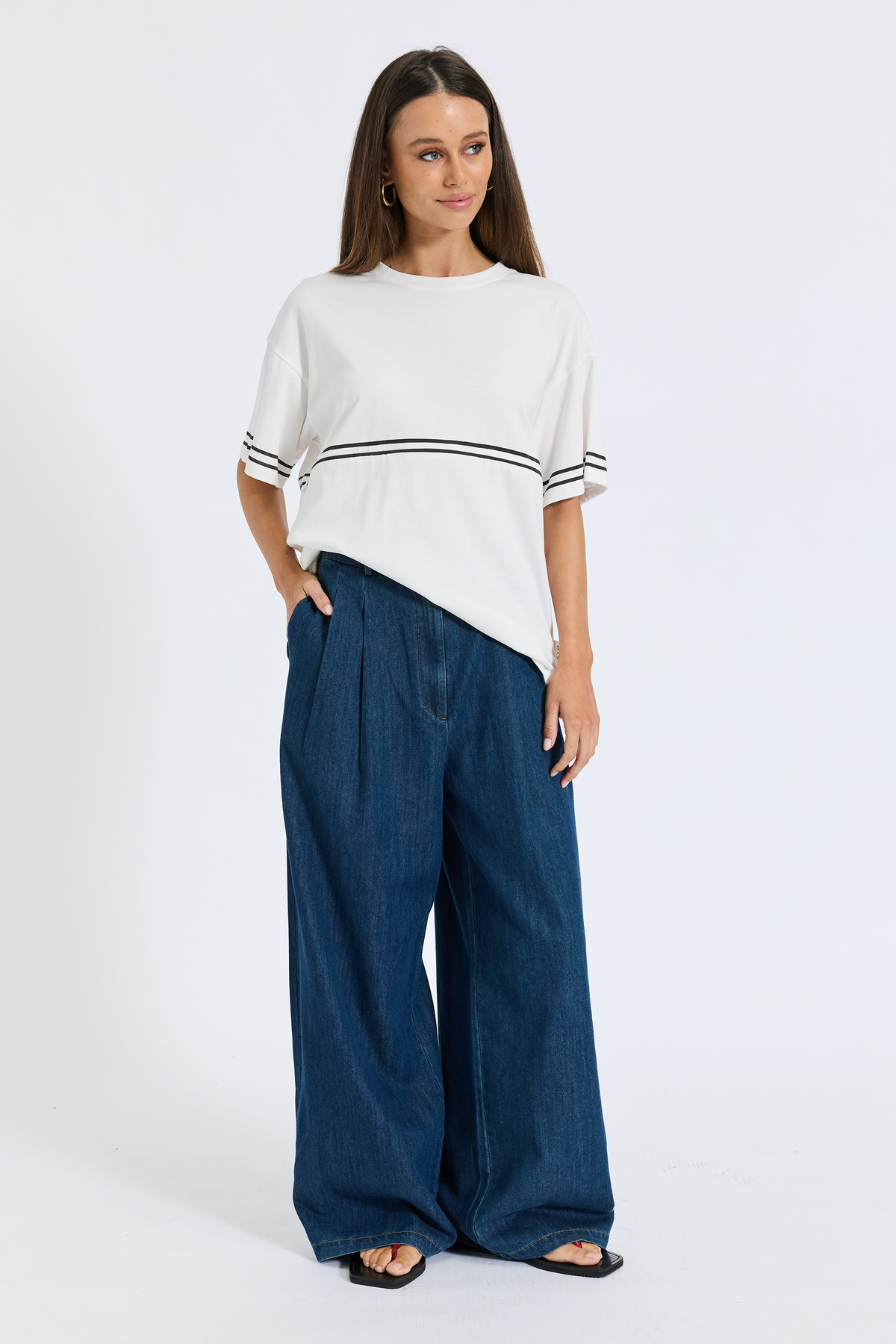 Saxon Stripe Detail Panel Tee - White / Black