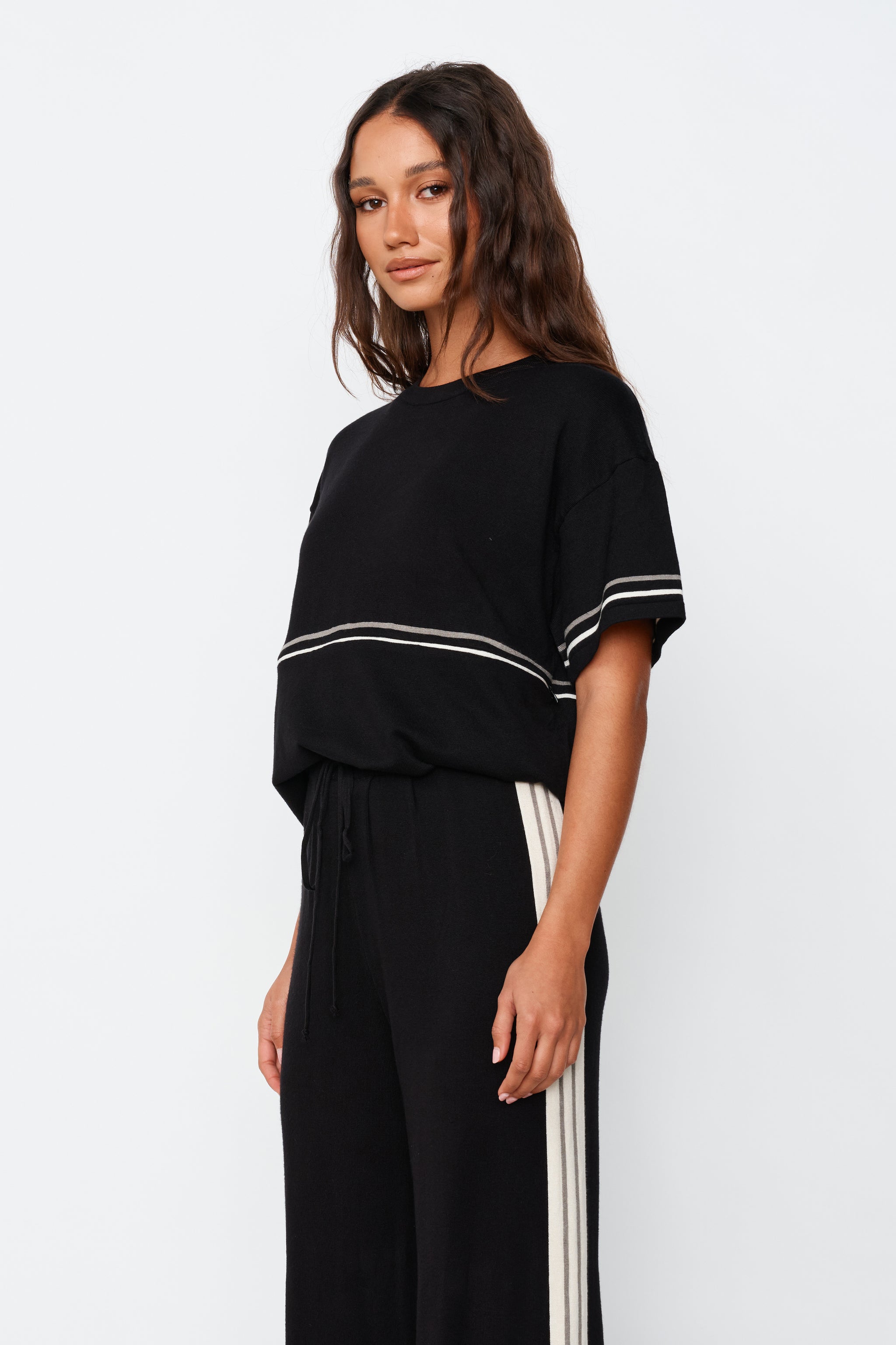 Black Knit Breastfeeding Friendly Tee – Apero Label