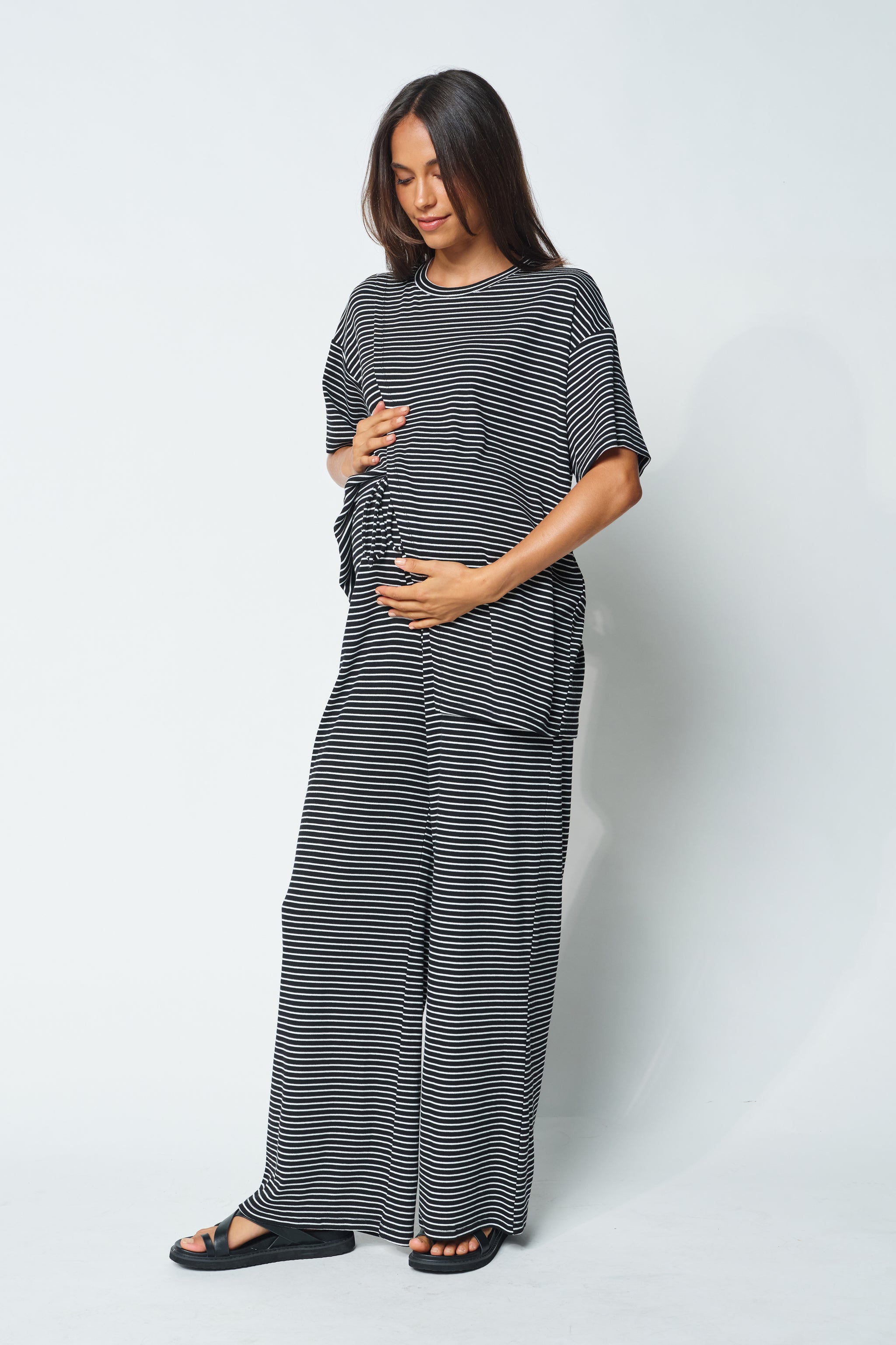 【AWW MAGAGINE】L'APÉRO TEE Black and White Breastfeeding Friendly Tee – Apero Label