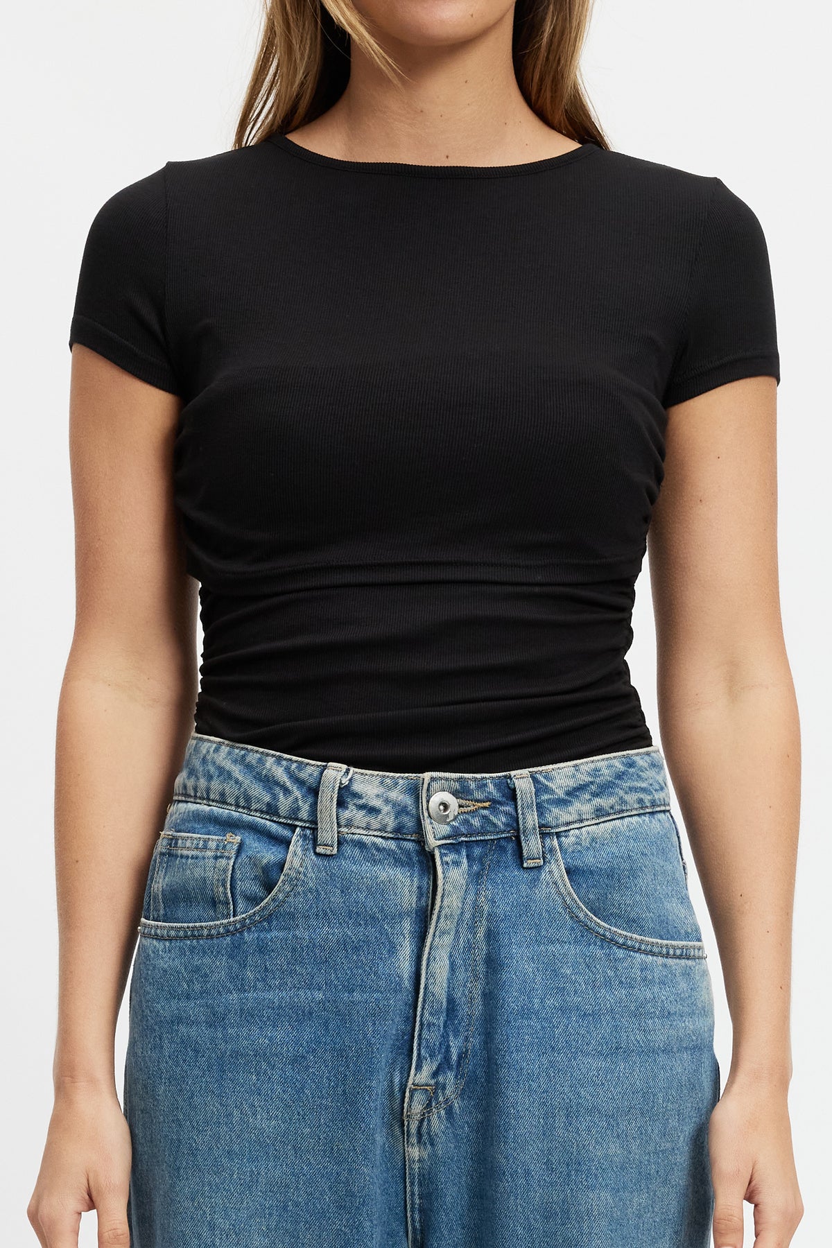 Ari Ribbed Ruched Tee - Black