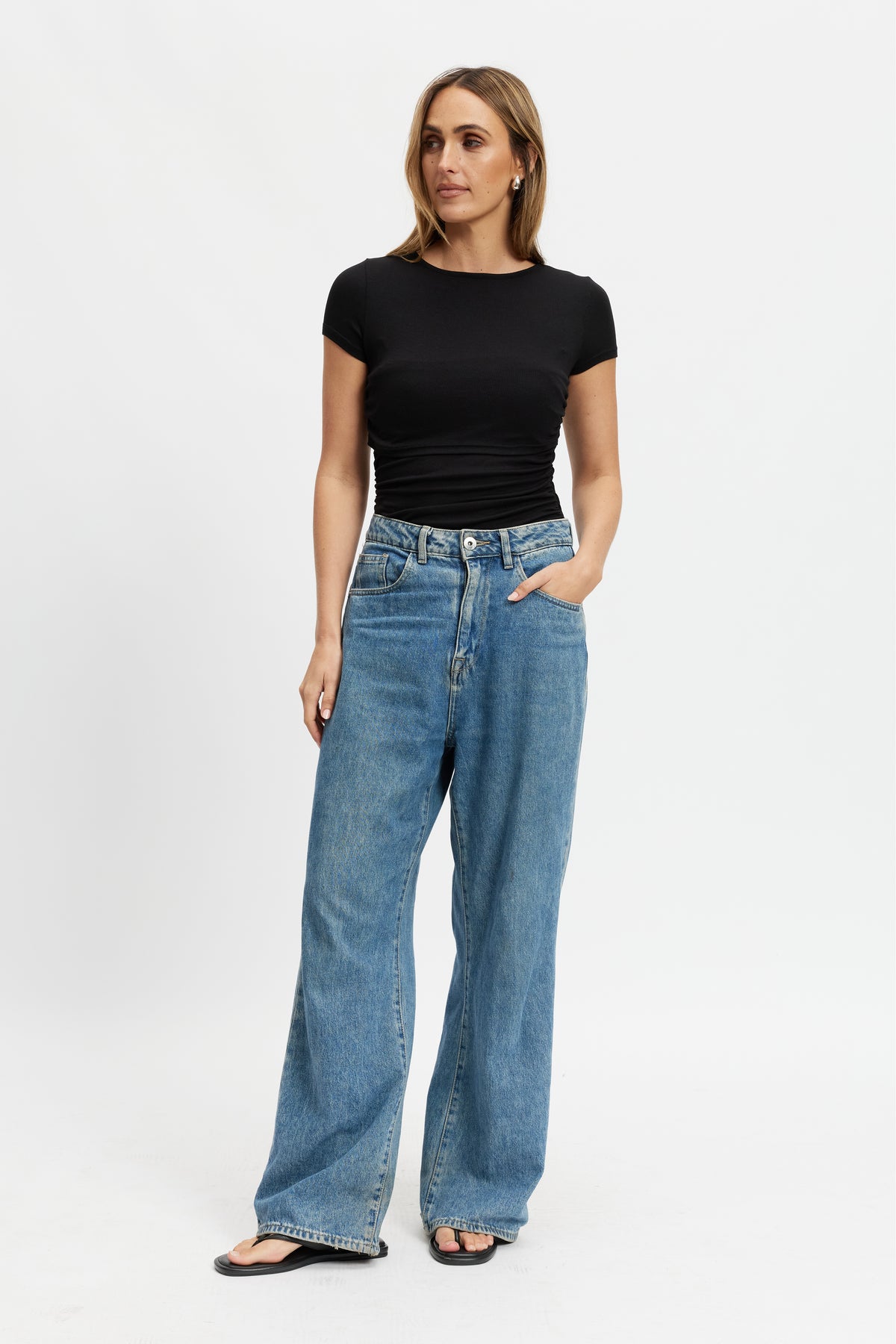 Ari Ribbed Ruched Tee - Black