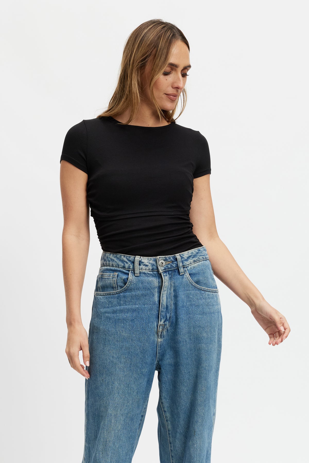 Ari Ribbed Ruched Tee - Black