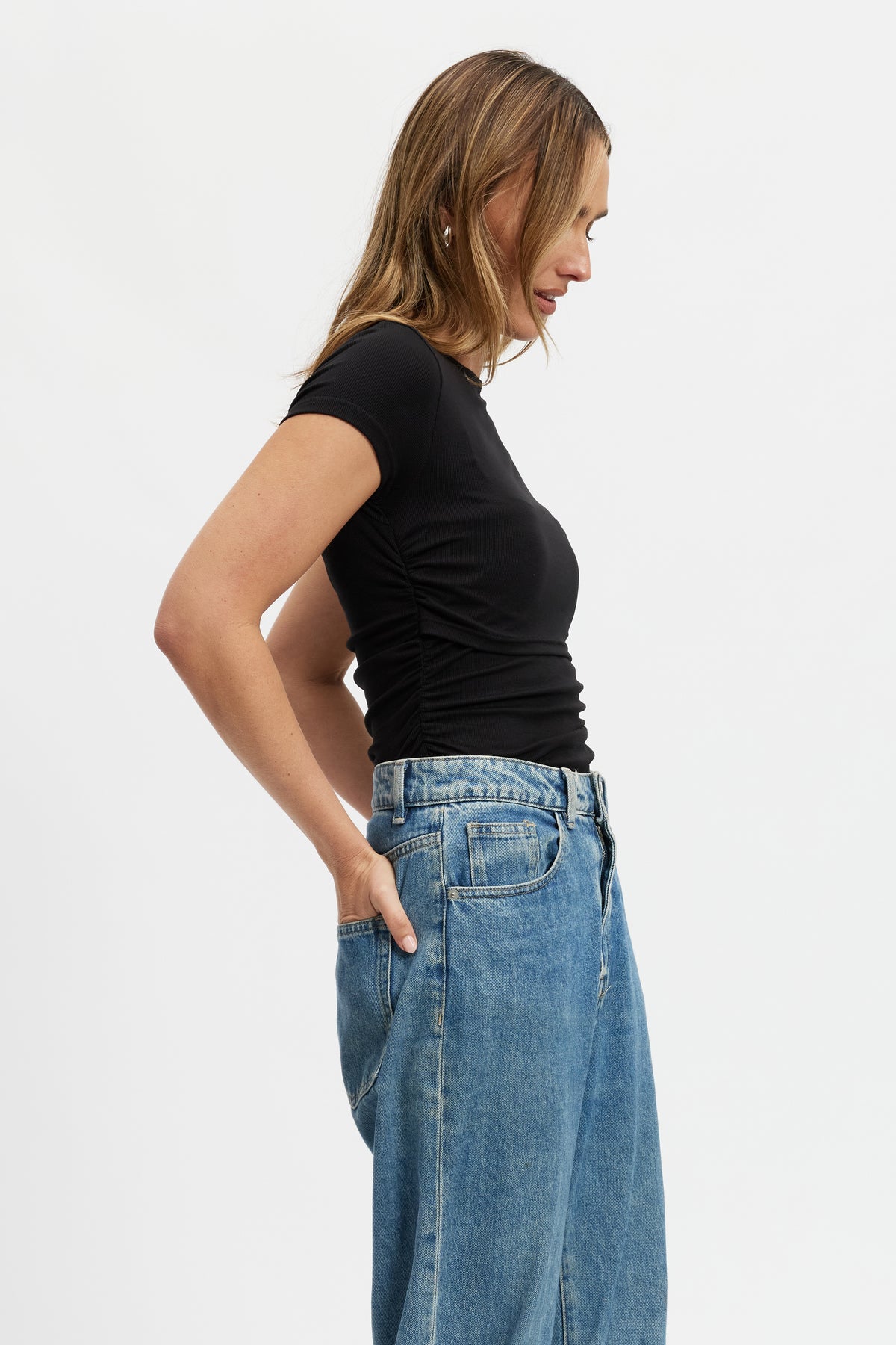 Ari Ribbed Ruched Tee - Black