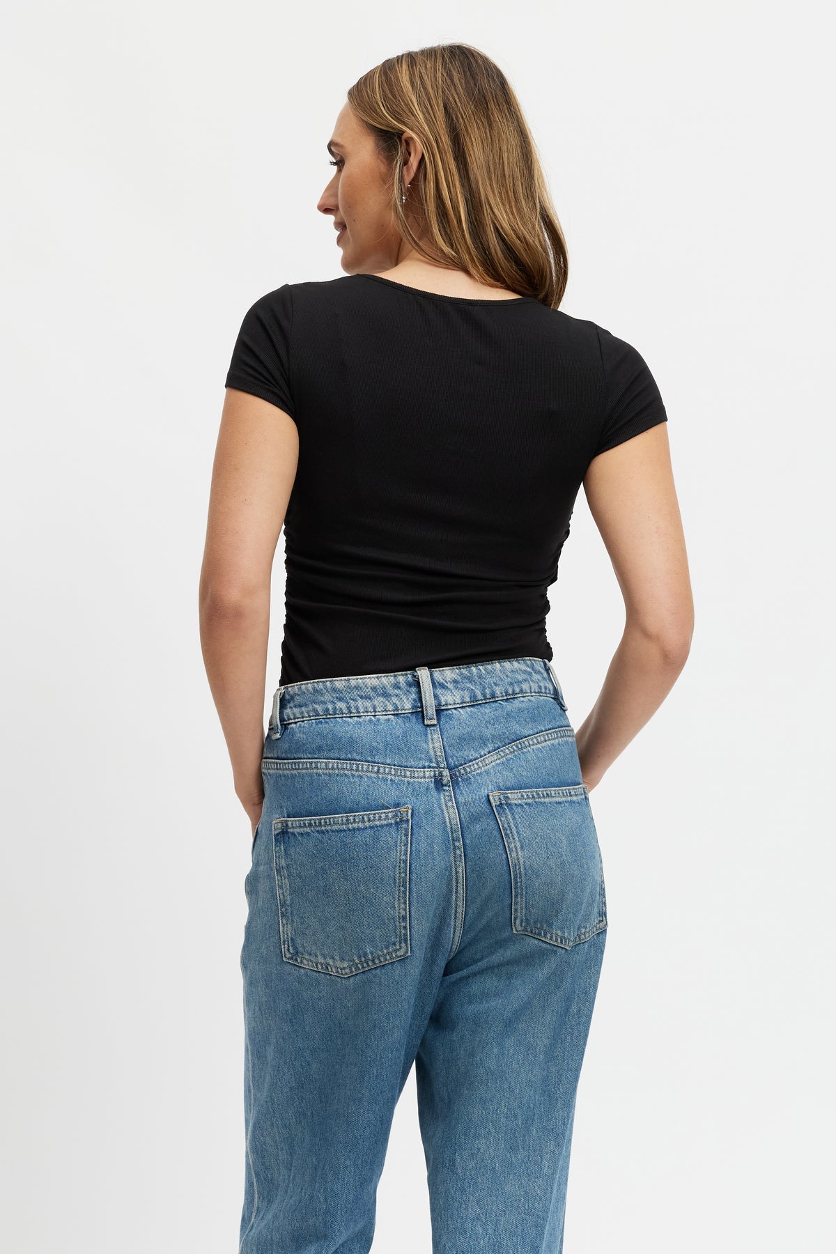 Ari Ribbed Ruched Tee - Black