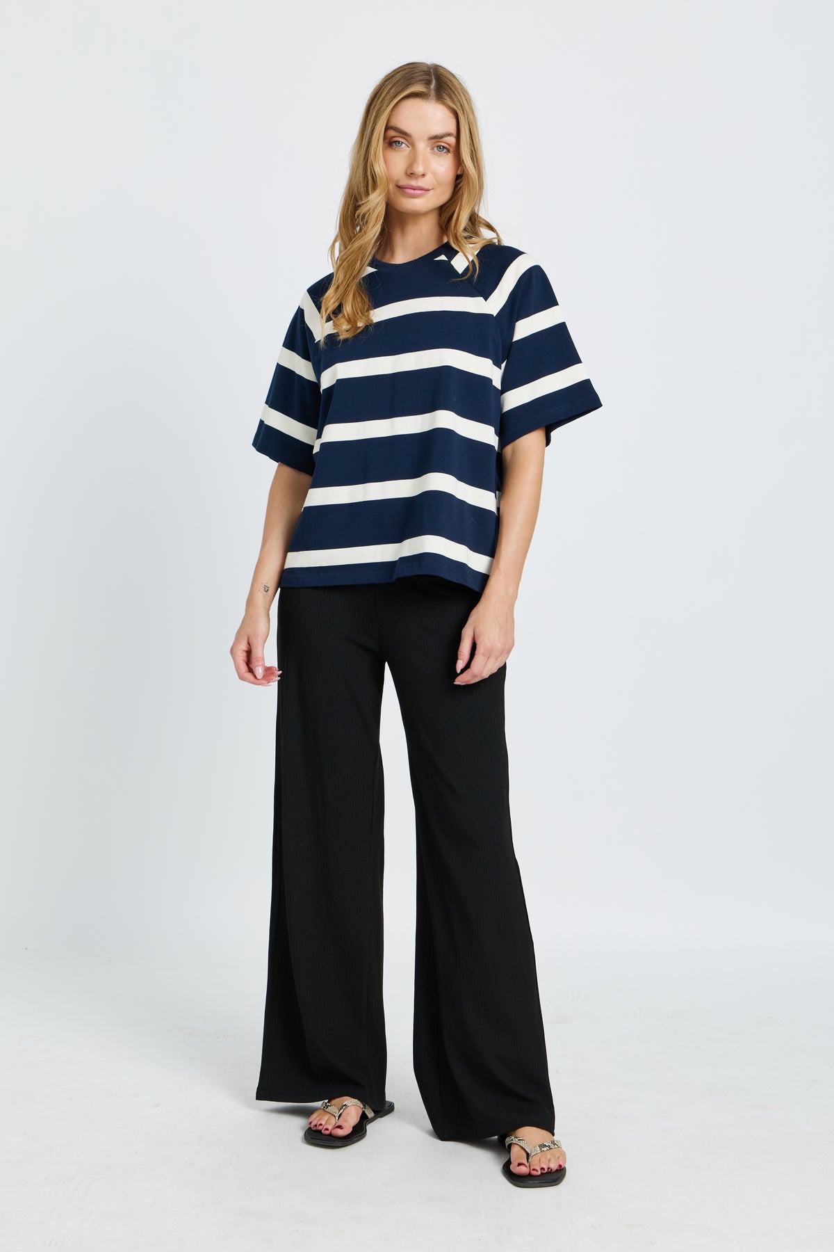 Classique Adjustable-Hem Box-Cut Tee - Navy / White