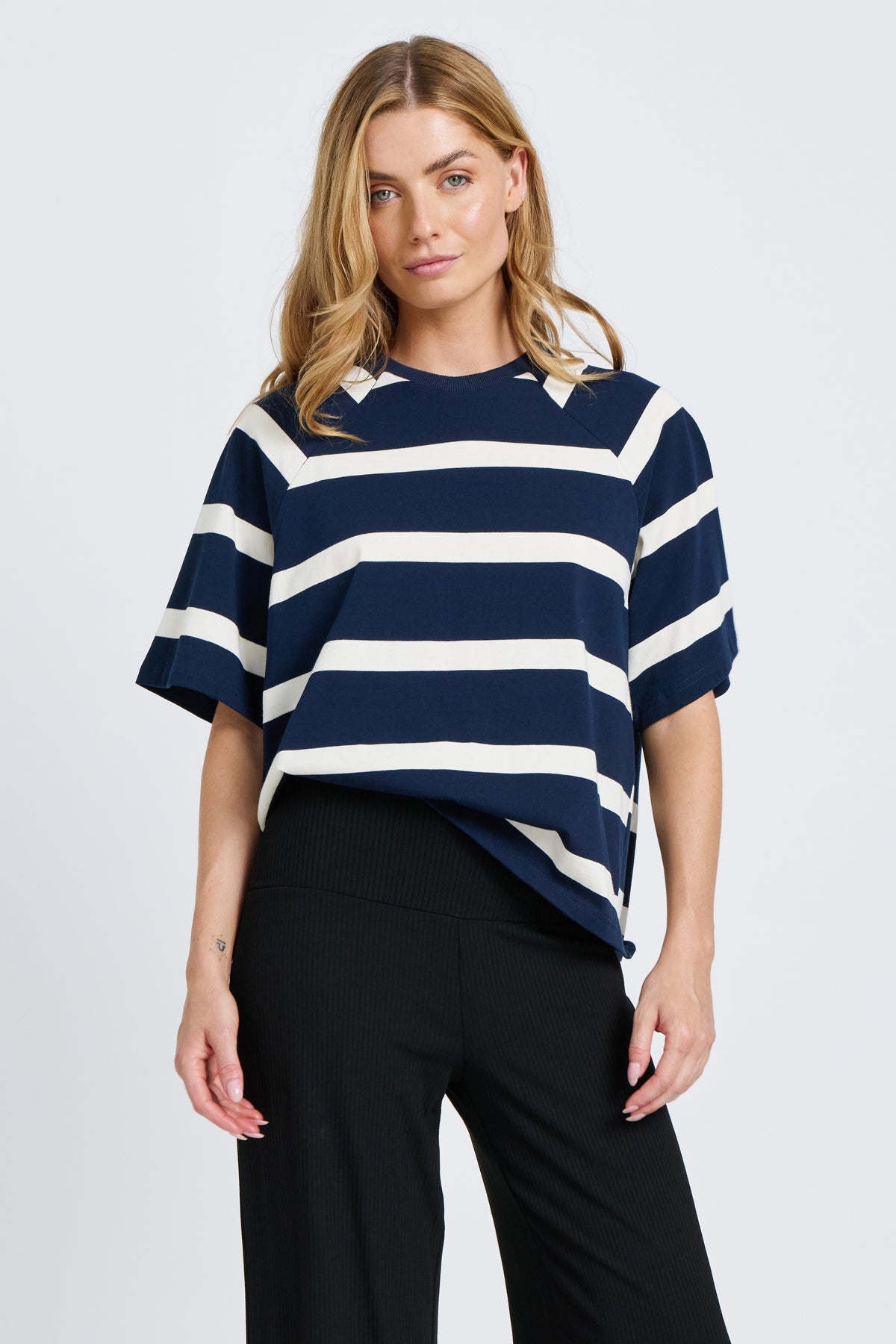 Classique Adjustable-Hem Box-Cut Tee - Navy / White