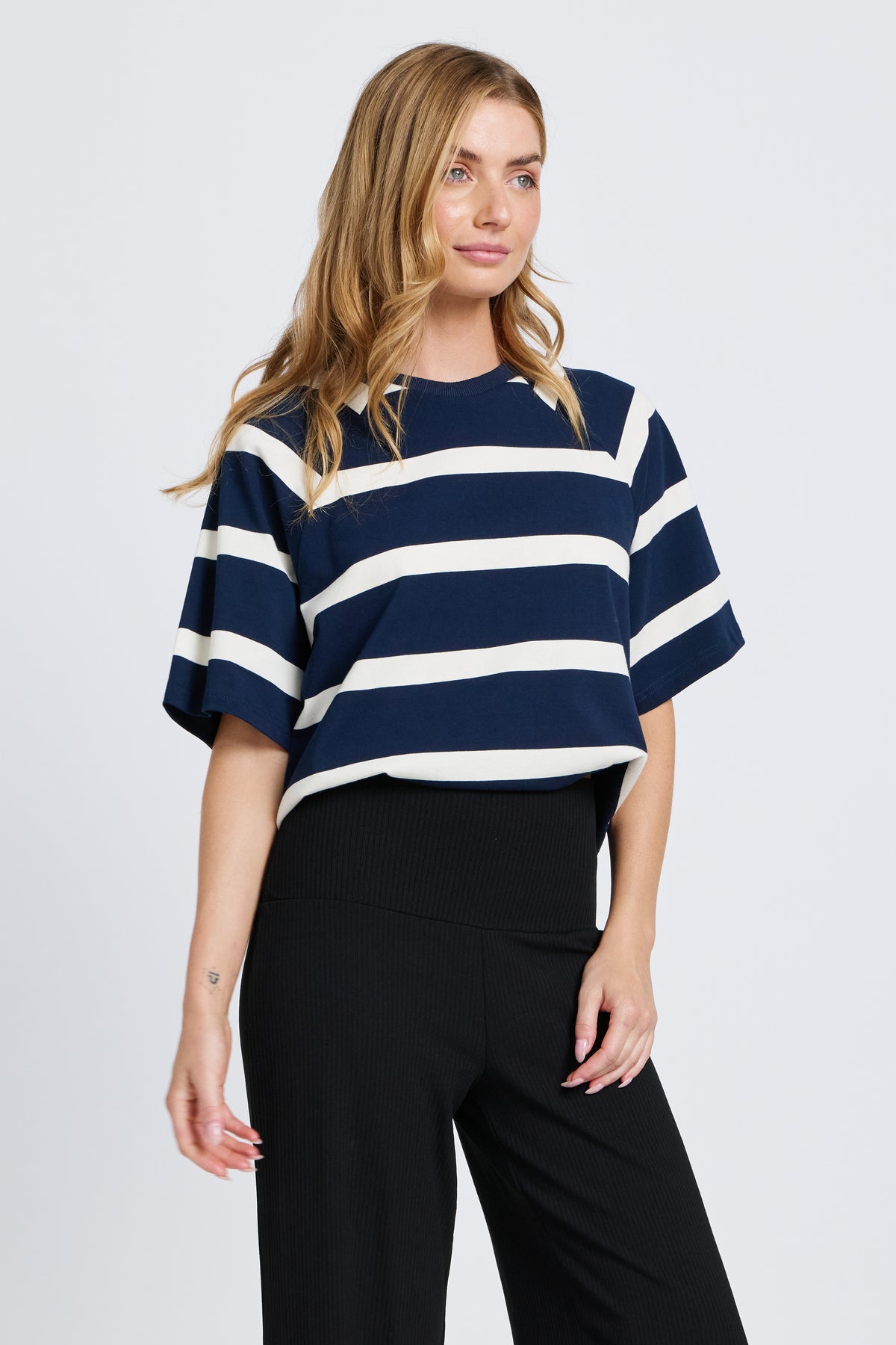 Classique Adjustable-Hem Box-Cut Tee - Navy / White