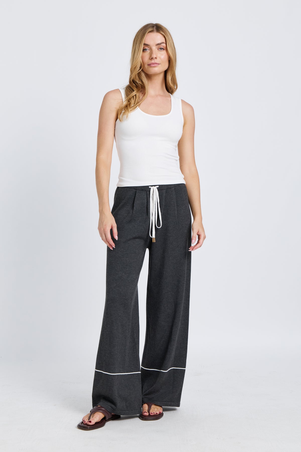 Nina Pleated Knit Pant - Charcoal / White