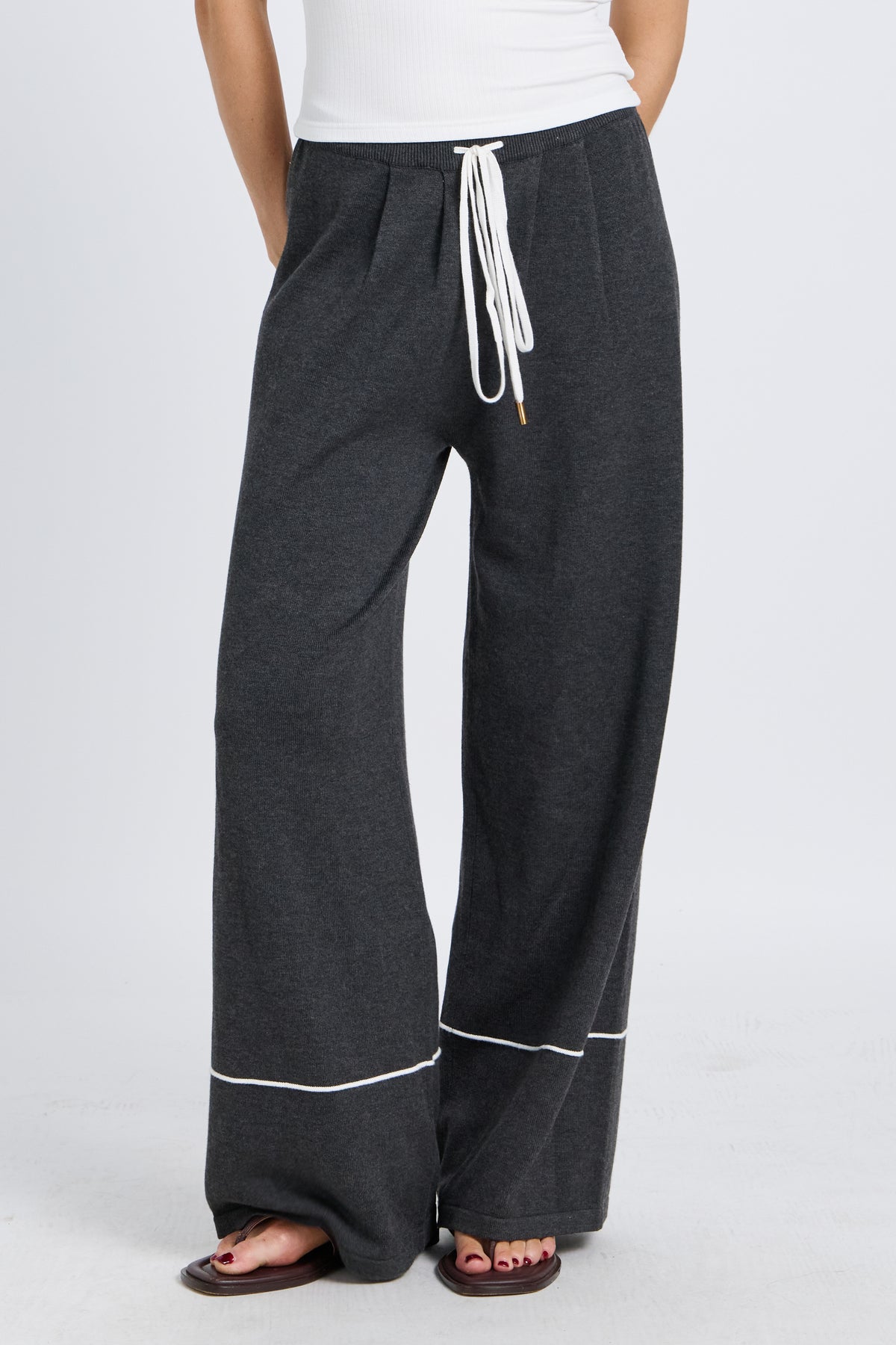 Nina Pleated Knit Pant - Charcoal / White