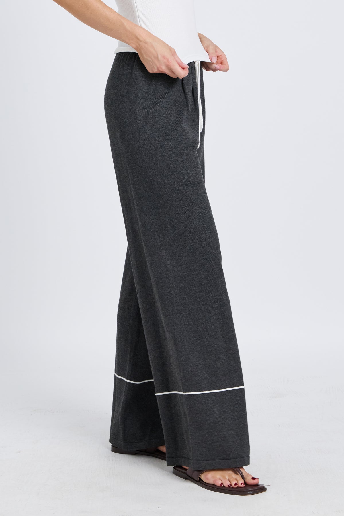 Nina Pleated Knit Pant - Charcoal / White