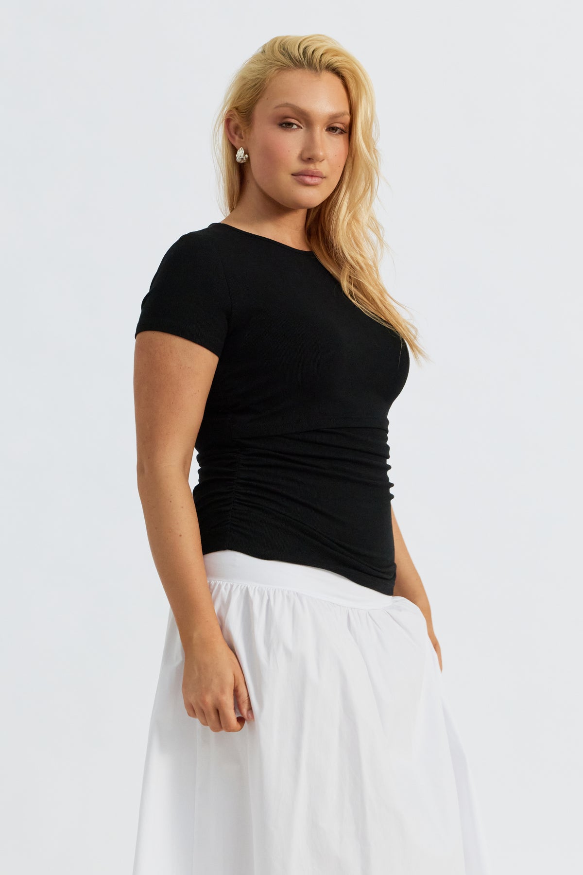 Ari Ribbed Ruched Tee - Black