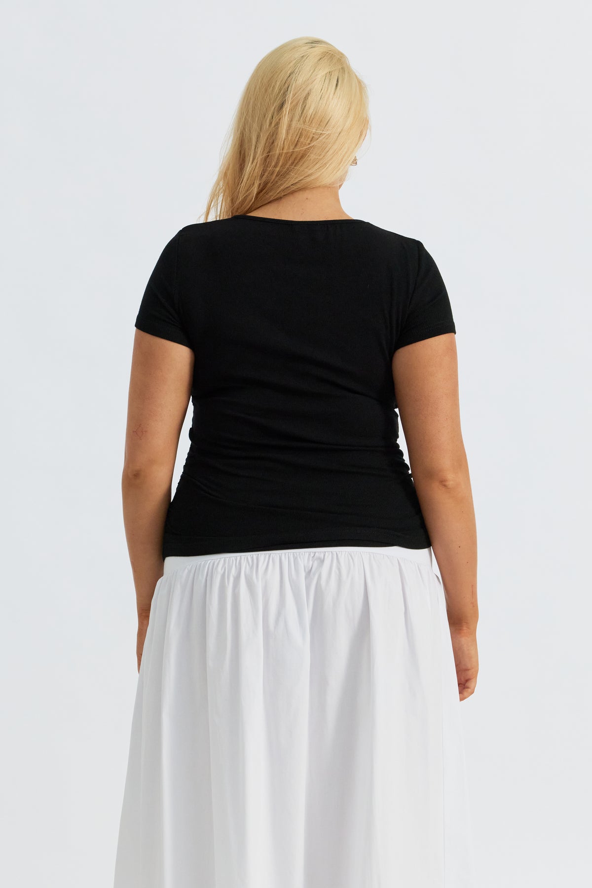 Ari Ribbed Ruched Tee - Black